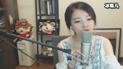 冯莫提签约杨幂工作室，入驻新平台粉丝破百万!
