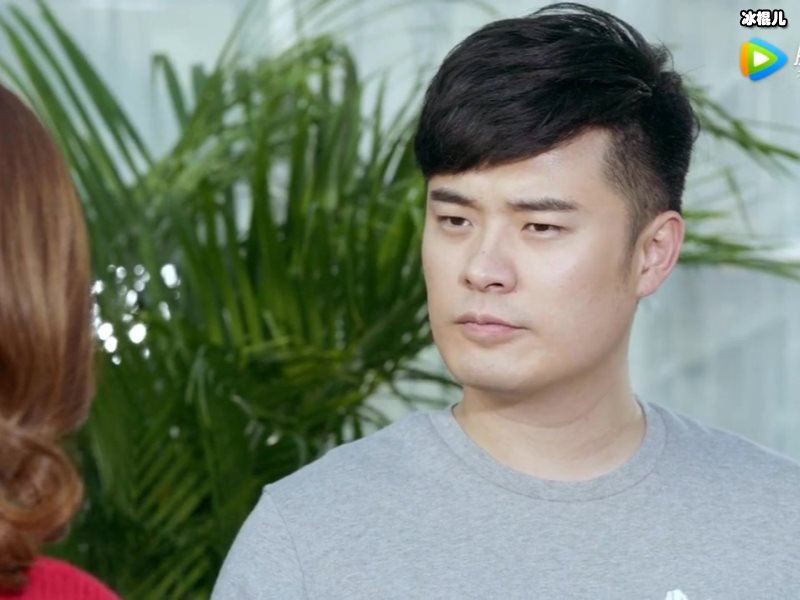 陈赫与相伴13年前妻分开，如今家庭美满幸福女儿轮廓更像爸爸