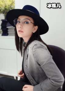 方媛变身优雅阔太，打入上流名媛圈礼服比郭晶晶还闪耀