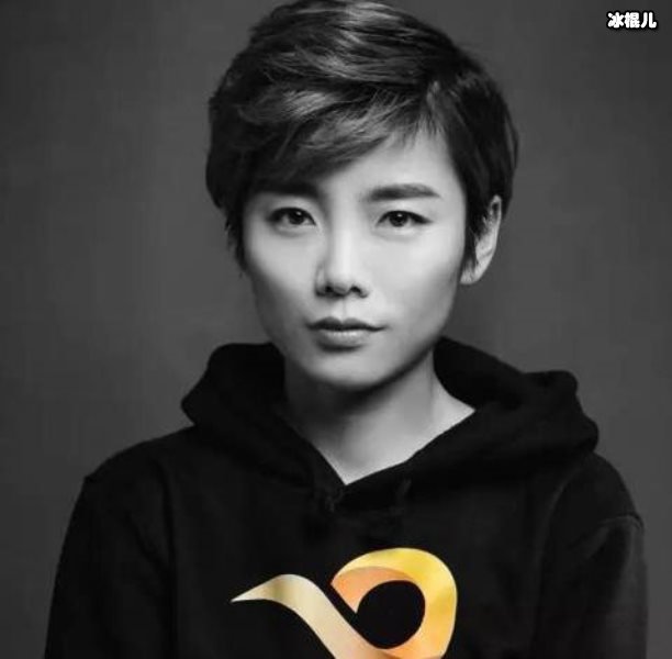 超女事件升级：许飞蹭热度，发跪地照片想干嘛？