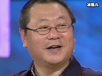 范伟和老婆恋爱多年最终走到一起，老婆用一生守护他们的爱情
