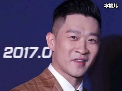 曹云金又晒奢侈生活，满桌名酒可以换辆车一块手表价值上百万