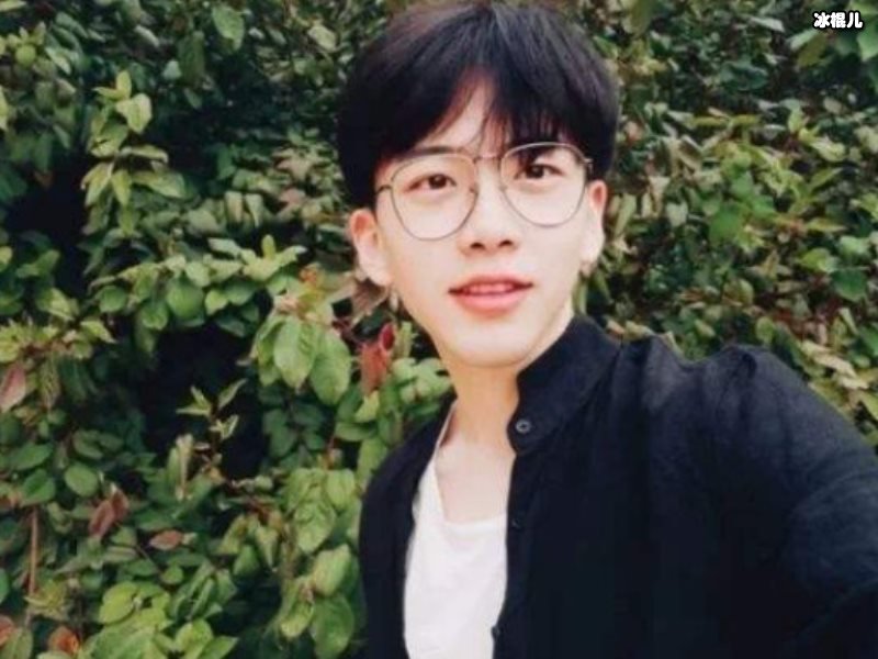 费启鸣太搞笑！因杨幂翻牌自己笑致脱，网友：真爱无疑
