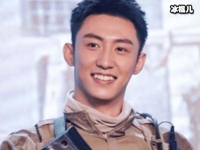 黄景瑜戏下对女主摸耳垂撩头发，网友：骚扰这么光明正大了吗