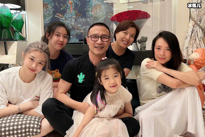 汪峰大女儿考试出众，后妈也很骄傲不输亲生