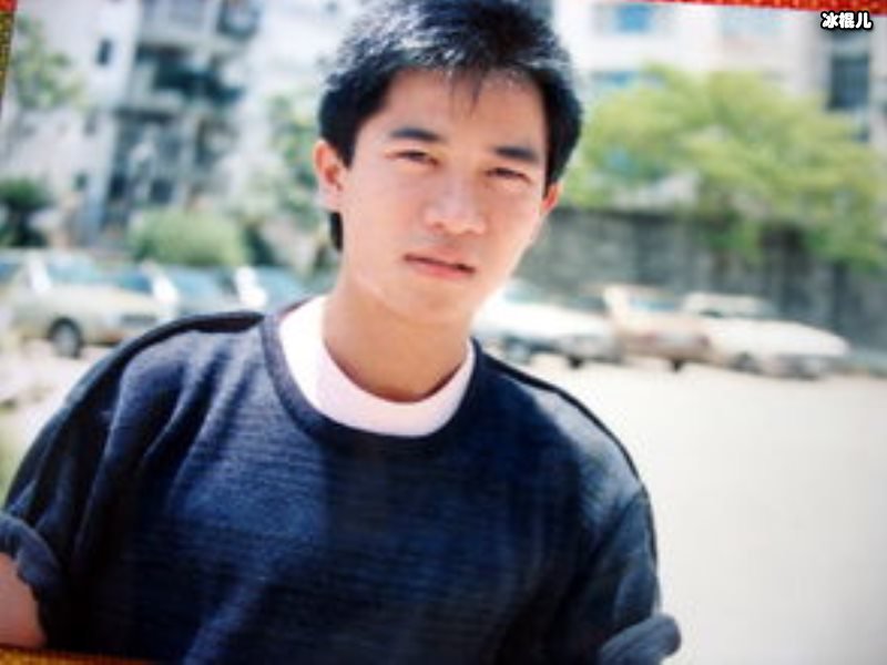 陈百强葬礼上哭成泪人，父亲葬礼冷静异常何超琼脆弱面反差大