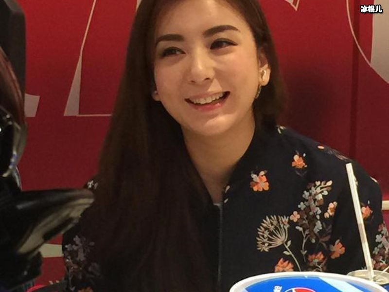 天王嫂方媛从小美到大，郭富城好福气