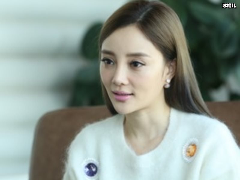 李小璐脖子为什么有吻痕？感情难道有新状况？