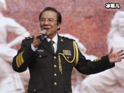 他被称为反派之王，二十七岁成婚与儿子同演一出戏
