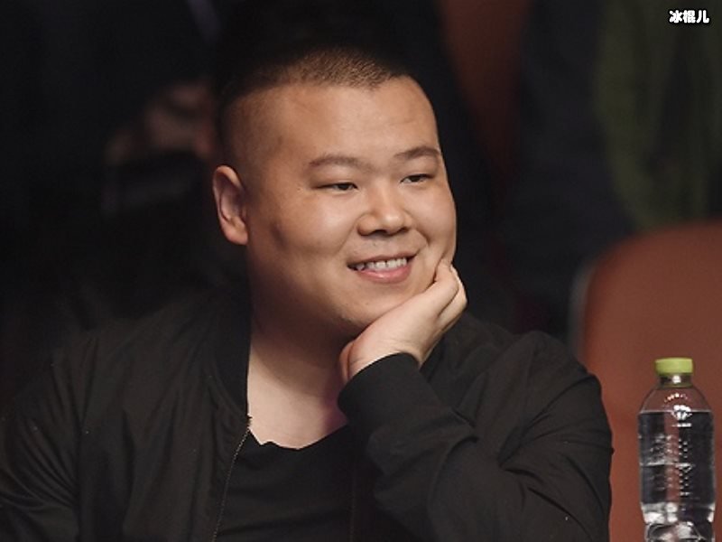 岳云鹏深情表白也不忘搞笑本色，估计是喝多了实在太可爱