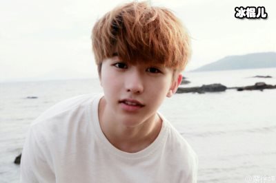 爱打篮球明星蔡徐坤，歌曲也相当优秀