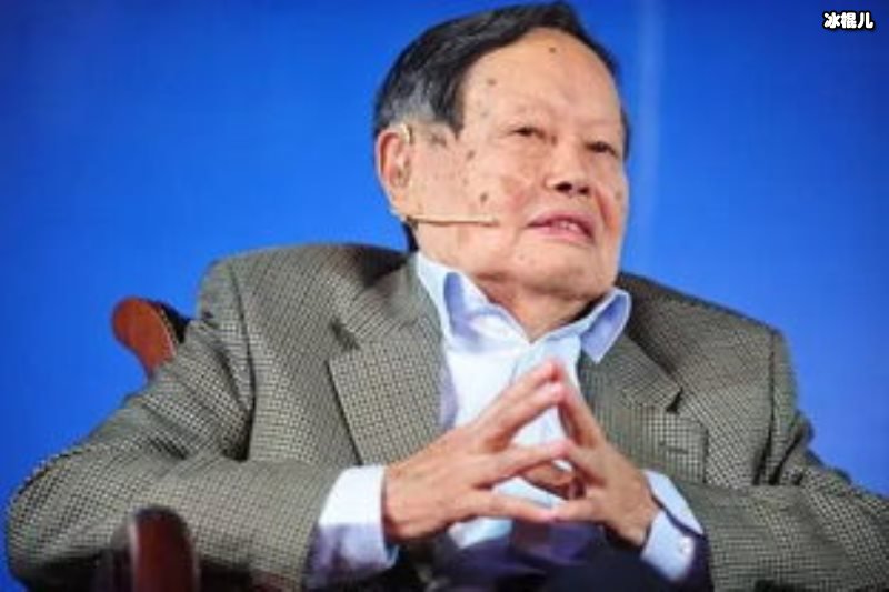杨振宁的“祖孙恋”是一场饱受争议的婚姻，11年后翁帆终说实话