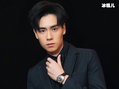 胡一天乔欣出演精英，腿太长形成身高差