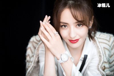 佟丽娅为儿子庆祝生日，四岁的朵朵为妈妈买“钻石”表达爱意