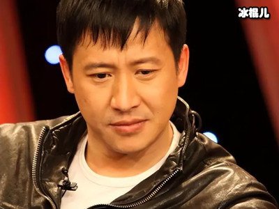 实力派演员无人识，还因挡某艺人镜头被推开，好太心酸