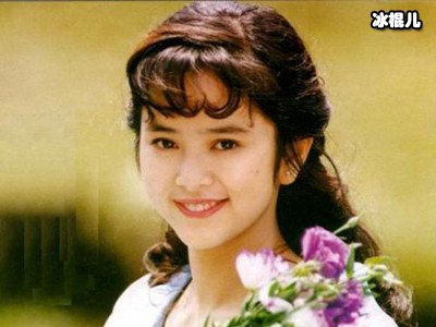 她曾是一代“玉女”，仅嫁入豪门五年，后被迫成为售楼员