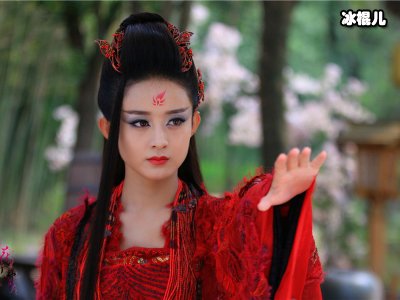 郑爽事业被爸爸拖累？爽爸疯狂砸钱让郑爽演《花千骨》