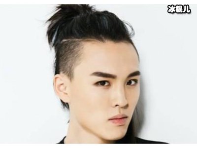 他曾经是音乐才子如今在影视剧跑龙套，张玮的人生经历了什么？