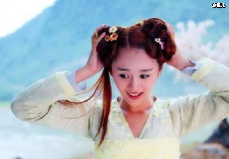 她曾是《花千骨》里可爱的糖宝，如今已蜕变为女神