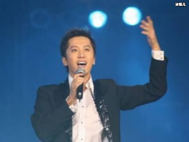 毛宁曝光妻子，她的样貌动人