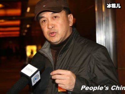 老戏骨75岁求复合却遭遇拒绝，为打感情牌拍摄全家福