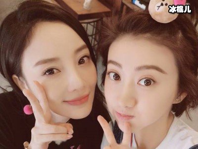 李小璐陪甜馨打羽毛球，此前被爆女儿不知父母离婚出现心理问题