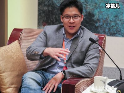 霍启刚斗鸡眼，赌王女儿斜眼，豪门孩子身体不行