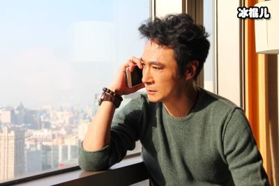 吴镇宇儿子晒父亲搞笑视频，年过五十精神状态很不错