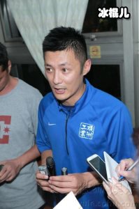 余文乐老婆怀二胎，妻子气质俱佳状态好却被呆萌儿子抢镜