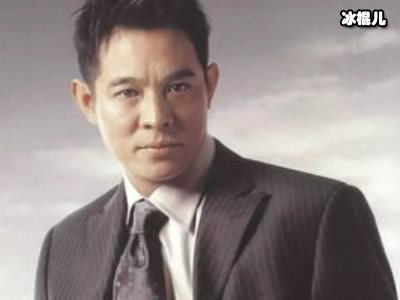 家人为李连杰庆生晒多张照片，年轻小鲜肉那张特显眼
