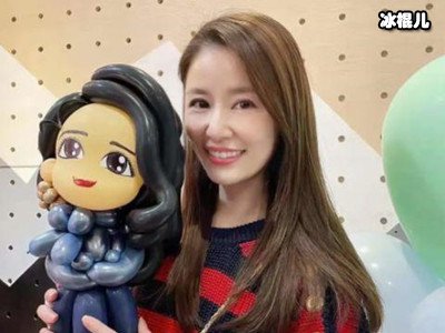林心如炫富？晒与女儿合照戴钻石首饰，小海豚手链价值上万