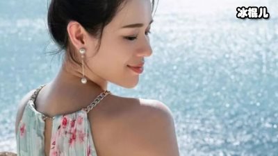 胡杏儿跟老公回乡过年，穿着平常接地气没有明星架子