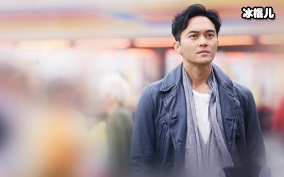 张智霖与妻同框剪发太幸福，眼神爱意浓浓