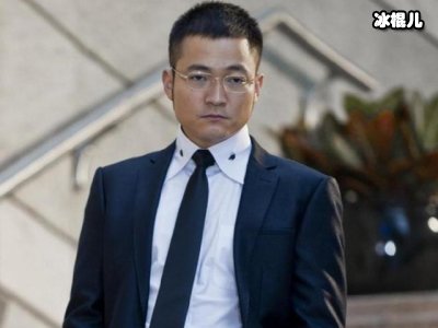 喻恩泰作为一名演员，他却总喜欢用学历说话