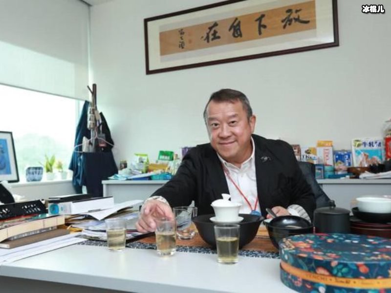 实力派演员曾志伟，曾在《双城故事》中有过精彩的演绎