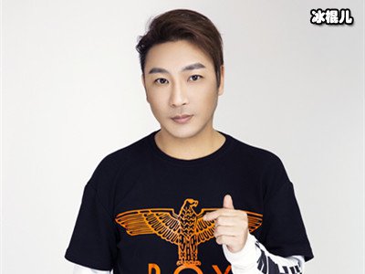 他曾是知名歌手，被人砍掉下巴致毁容，从商后身价过亿！
