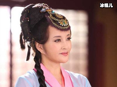 娱乐圈明星扮嫩造型盘点，60岁刘晓庆演16岁少女