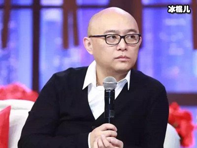 孟非的老婆遭曝光，颜值很高，网友：原来孟非这么有福气