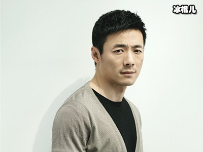 祖峰通过出演《潜伏》中的反派而走红，演技获肯定