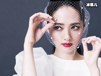 向家新成员来报道，郭碧婷素颜与友人出街孕肚抢眼