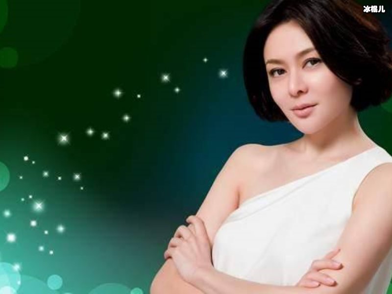 美女关之琳在自家豪宅款待好友，身材依旧似少女脸却有些僵