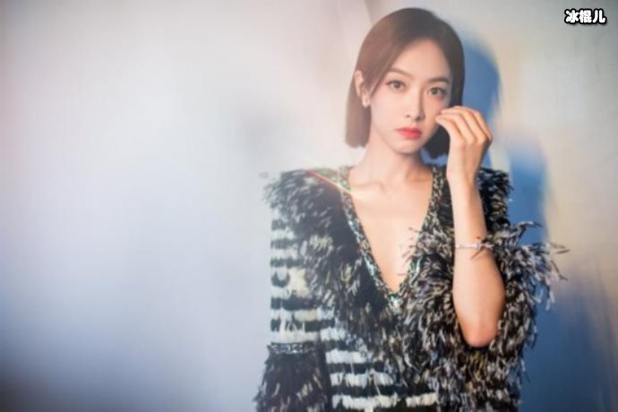 宋茜新剧惹争议！四女八男感情乱，剧情太俗套海报还抄袭？