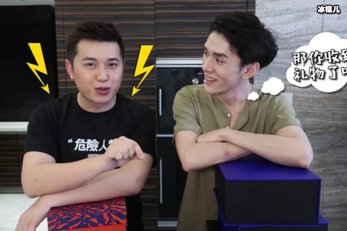李佳琦直播diss爱马仕口红，表情真实并且逐渐失去控制