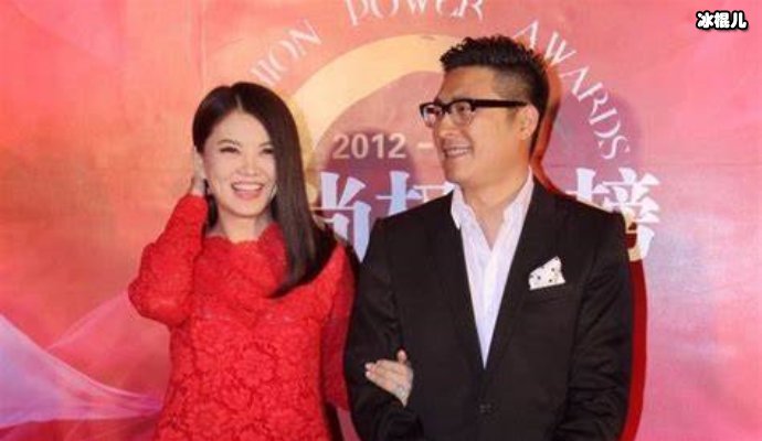 李湘穿衣服太豪气，王岳伦买东西看老婆脸色家庭地位一目了然
