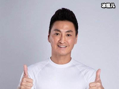 何家劲分享健身视频，身材不输于小鲜肉，60多岁却依旧单身