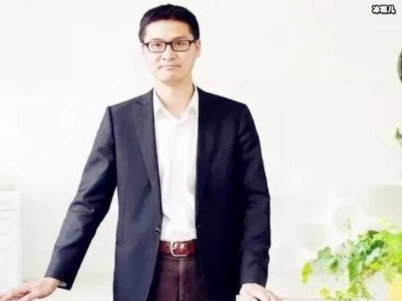罗翔老师表面上是法治的传授者，背后又是怎样的人？