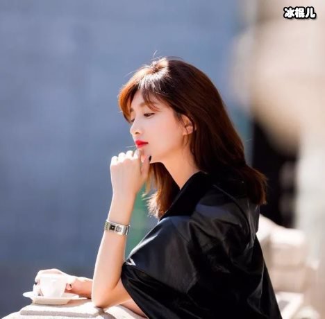 江疏影与普通追星女孩一样，将偶像作为手机屏保直言有女团梦