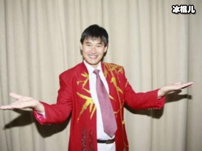 于文华捧红大衣哥再次帮好友尹相杰复出，不惜去乡下露天演出？