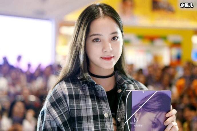 欧阳娜娜继《惊雷》后又温柔弹唱《和你》，细腻声线十分治愈
