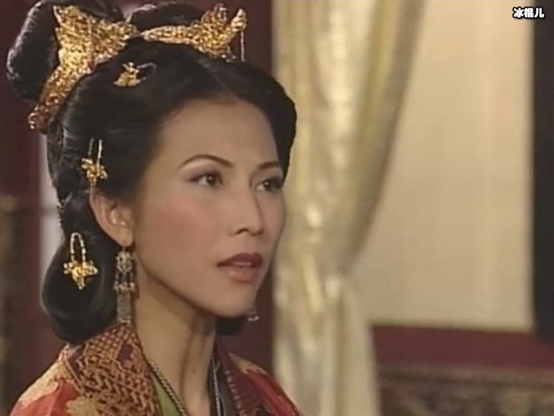 张晋全家幸福出游妻子蔡少芬状态如同十八岁，女儿骑马很厉害！